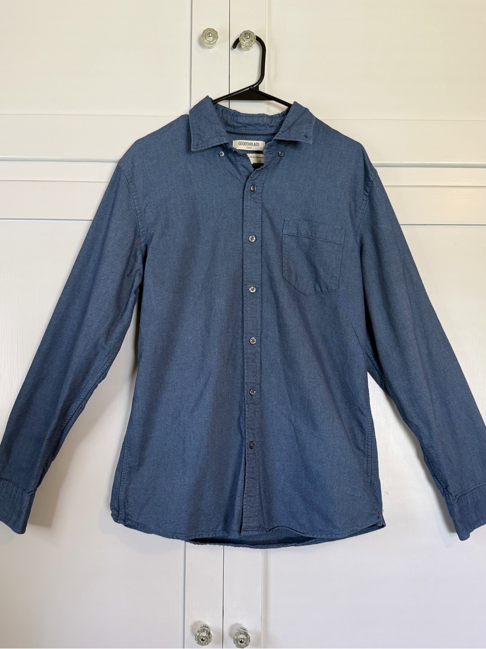 Goodthreads Men's Casual Long-Sleeve Button-Down Shirt in Indigo Blue